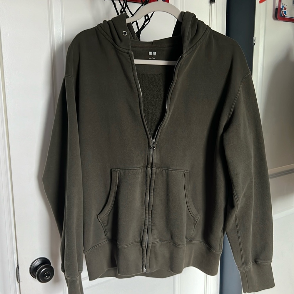 UNI QLo Army Green Zip-up Hoodie